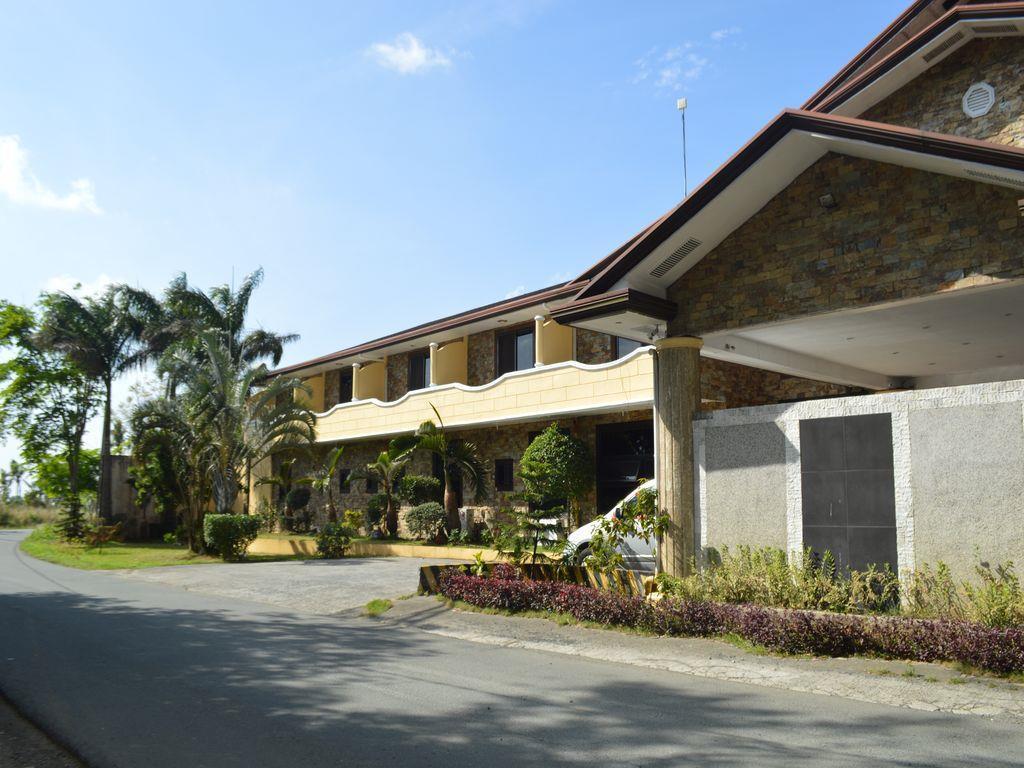 Phil Oasis Hotel & Resort Silang Dış mekan fotoğraf
