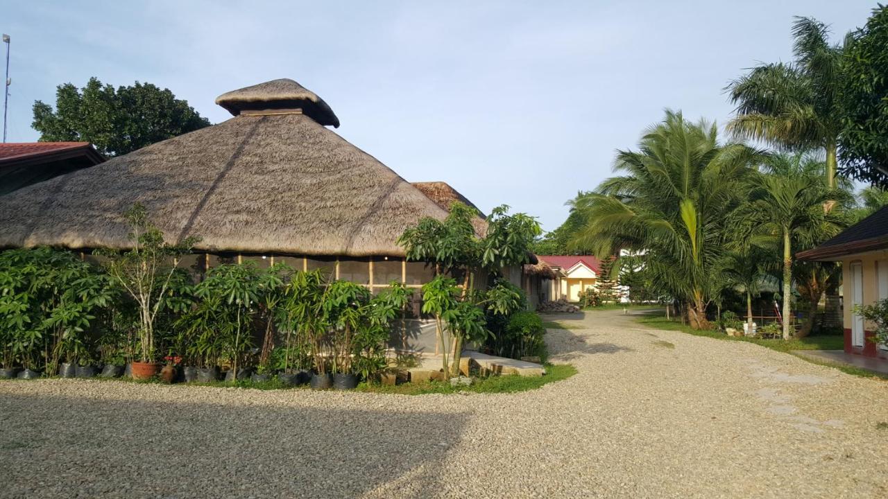 Phil Oasis Hotel & Resort Silang Dış mekan fotoğraf
