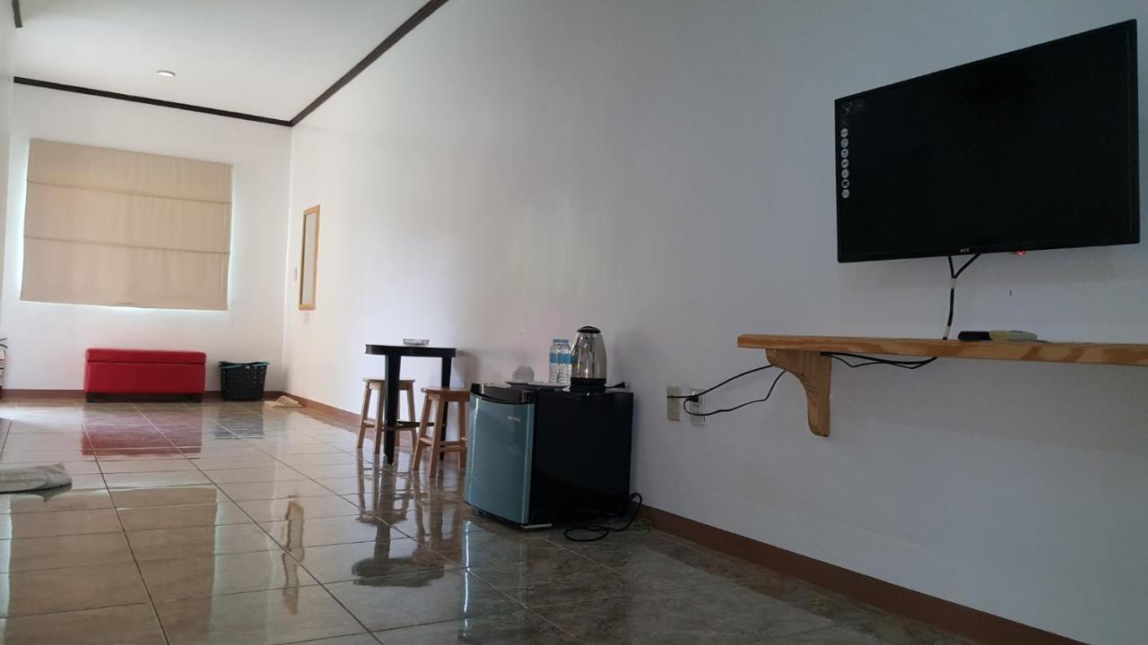 Phil Oasis Hotel & Resort Silang Dış mekan fotoğraf