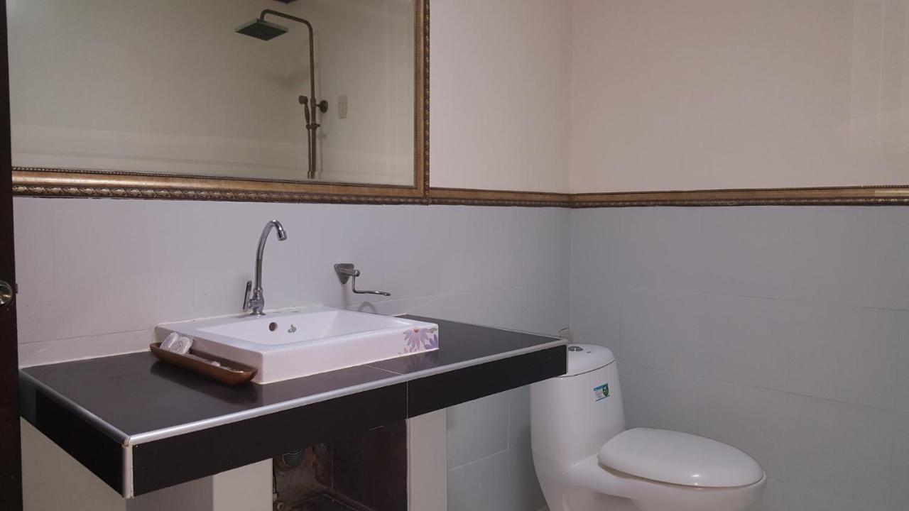 Phil Oasis Hotel & Resort Silang Dış mekan fotoğraf